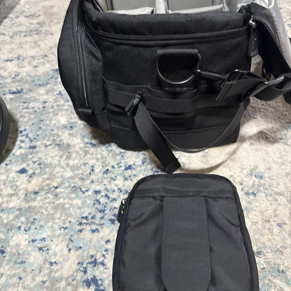 Lowepro Compact AW Camera Shoulder Bag - Black Multiple Padded Pockets Great Bag